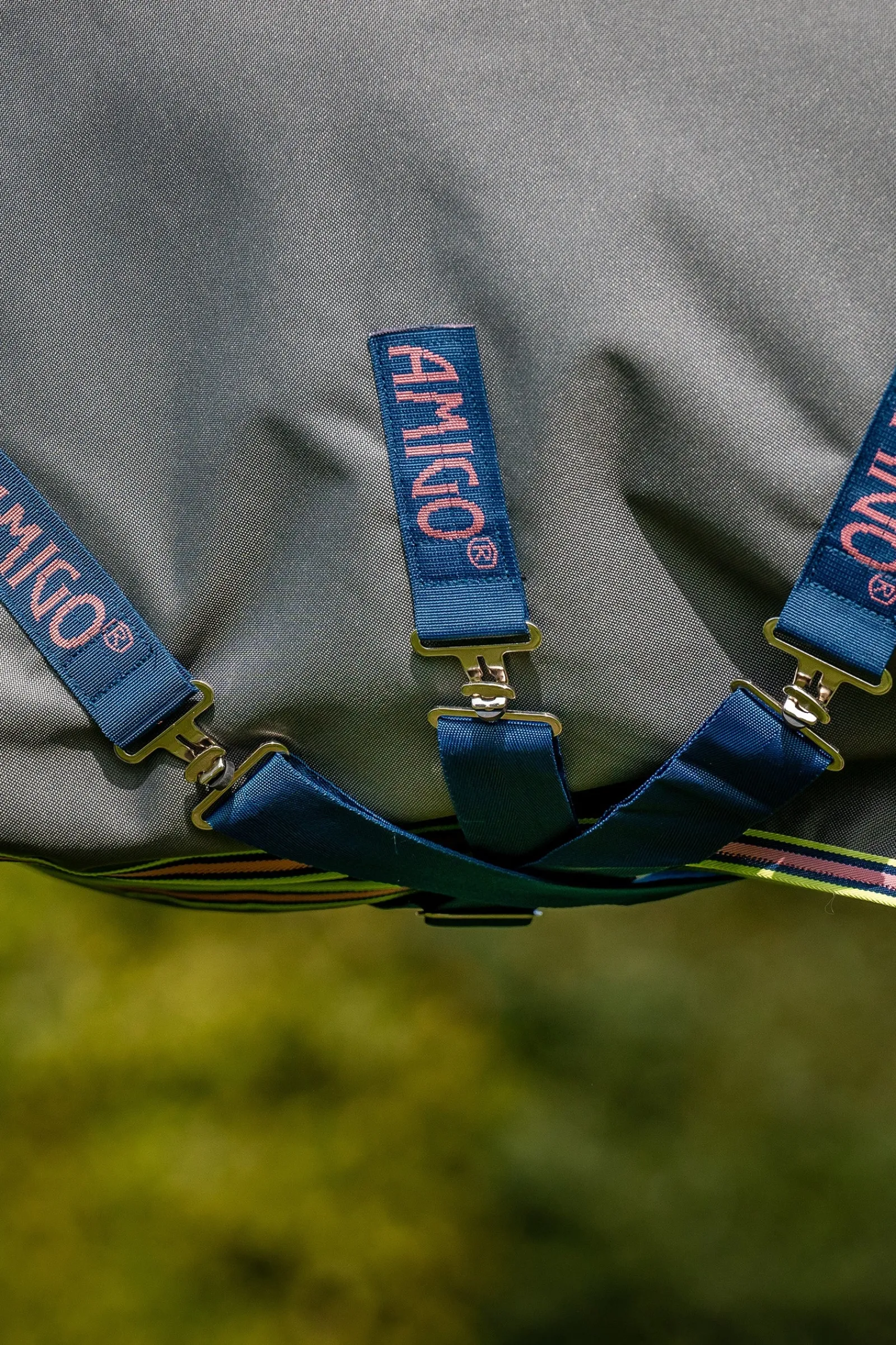 Horseware Amigo Bravo 12 Plus Weidedecke mit abnehmbarem Halsteil, 0g* Leichte Weidedecken