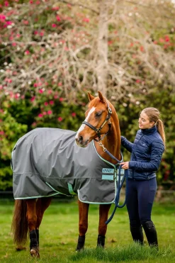 Horseware Amigo Hero Ripstop Plus Weidedecke mit abnehmbarem Hals, 200g* Mittelschwere & Schwere Winterdecken