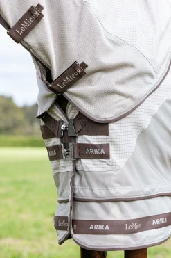 LeMieux Arika 450D Sunstopper Decke mit abnehmbarem Halsteil, 0 g* Fliegendecken