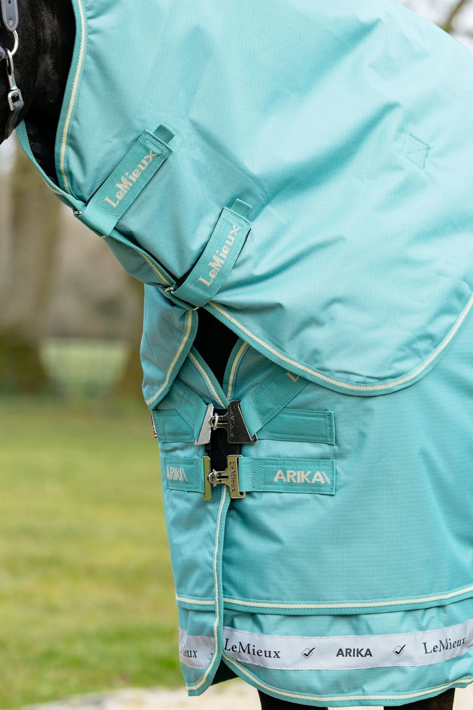 LeMieux Arika 600D Weidedecke mit abnehmbarem Halsteil, 0g* Leichte Weidedecken