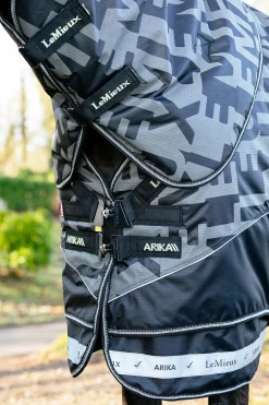 LeMieux Arika reflektierende Weidedecke mit abnehmbarem Halsteil, 100 g* Leichte Weidedecken