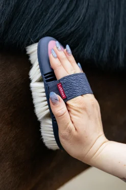 LeMieux Flexi Körperbürste aus Ziegenhaar* Pferdebürsten