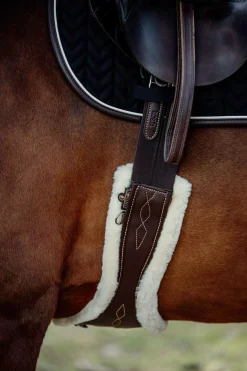 Kentucky Horsewear Kentucky Lammfell anatomischer Langgurt* Sattelgurte
