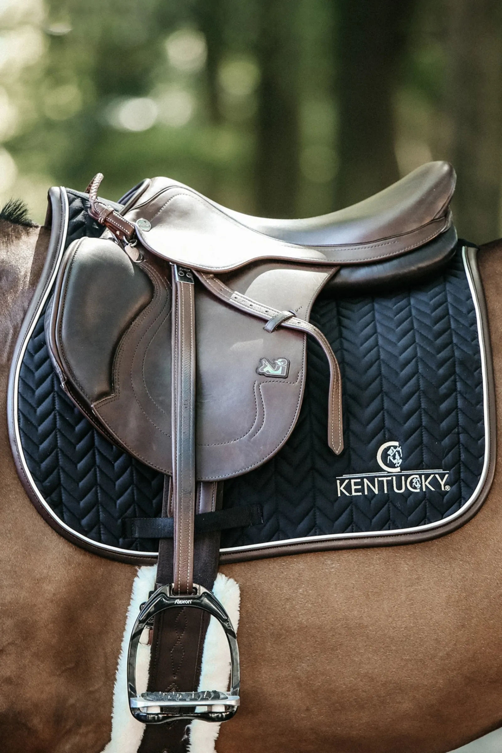 Kentucky Horsewear Springschabracke Leather Fishbone* Spring- & Vielseitigkeitsschabracken