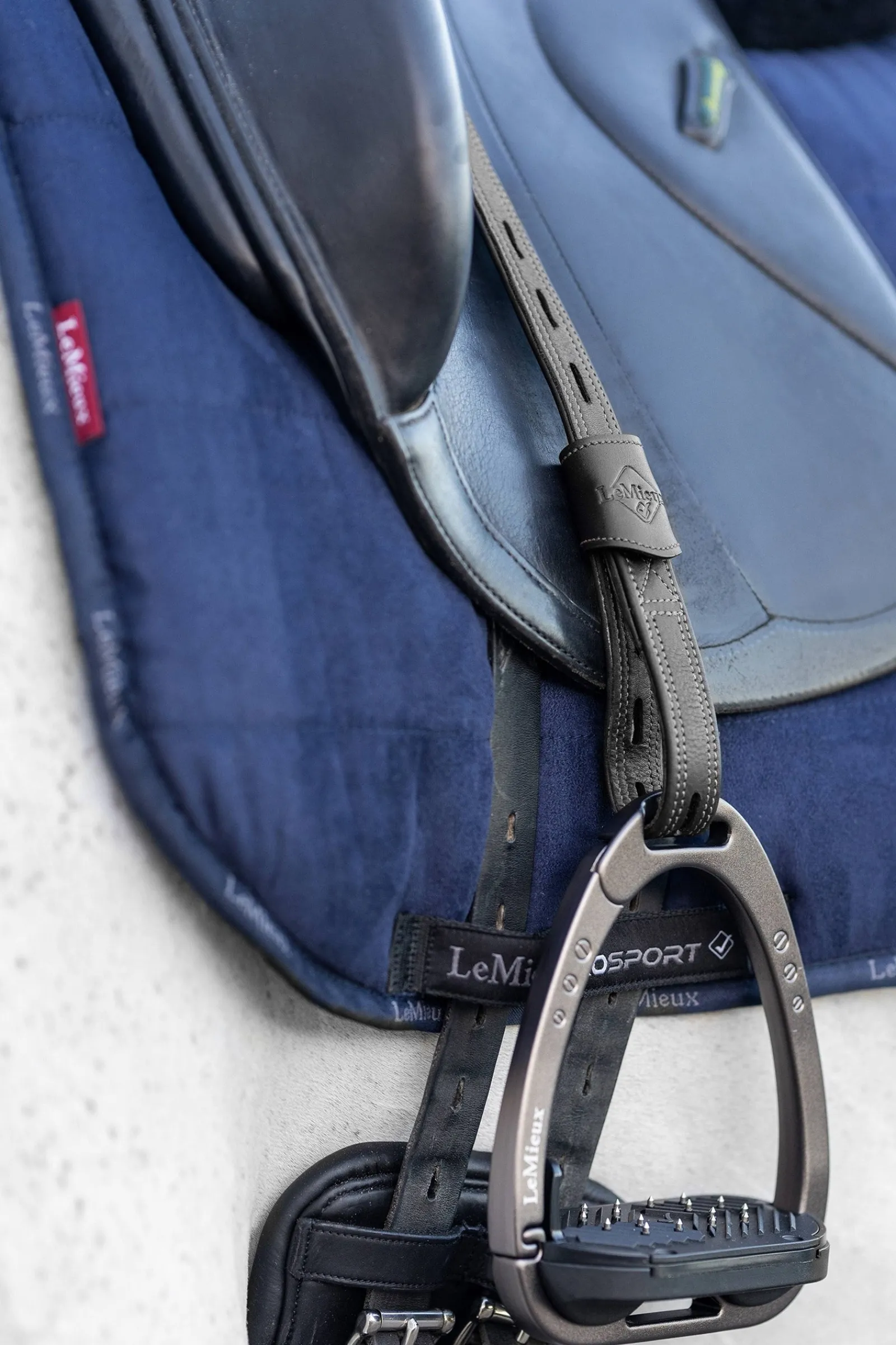 LeMieux Vector Close Contact Leder Steigbügelriemen* Steigbügelriemen